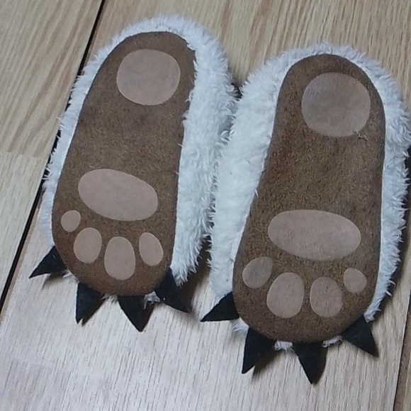 Fuzzy White Monster Claw Slippers for Kids - Picture 4 of 4